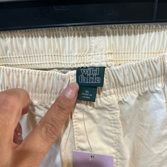 NWT Wild Fable Woman’s Light Beige Cargo Pants - Picture 2 of 4